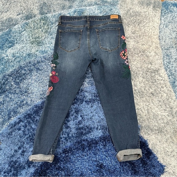 Aeropostale Size 10 Embroidered Jeans - Picture 7 of 7